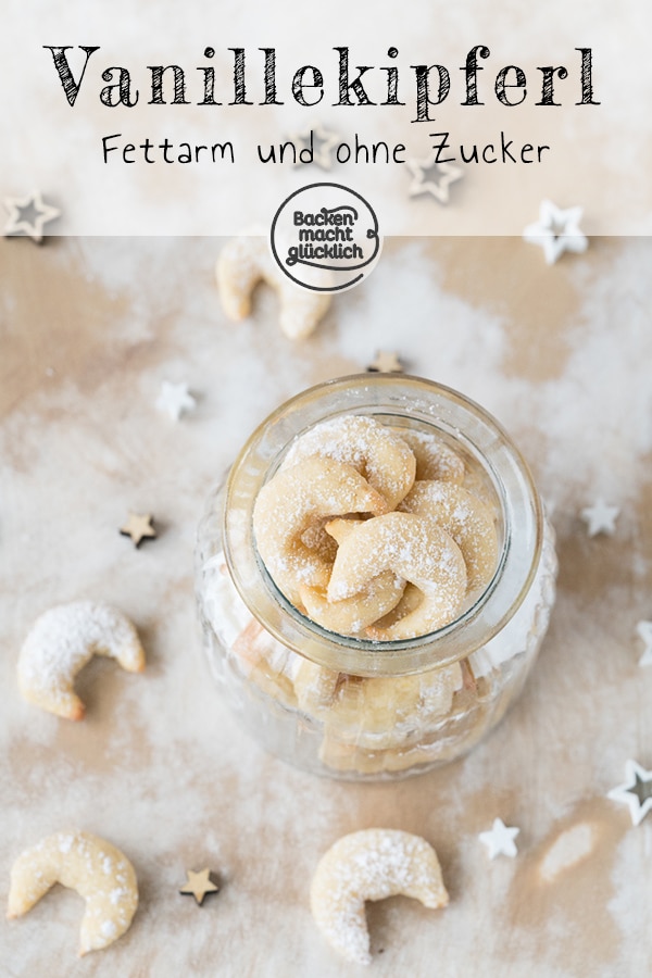 Diese fettarmen Vanillekipferl ohne Nüsse und Ei sind eine tolle Plätzchen-Alternative für gesundheitsbewusste Genießer. Für mein Experiment hatte ich mehrere leichtere Vanillekipferl-Rezepte getestet – und bin mit einem Ergebnis letztlich sehr zufrieden. Besonders toll: Es ist sogar möglich, die (vergleichsweise) kalorienarmen Vanillekipferl ohne Zucker zu backen.