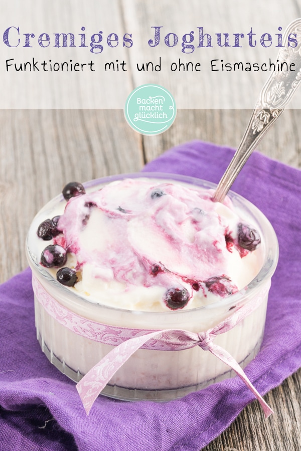 Ein super einfaches und köstliches Rezept für Joghurteis, das mit und ohne Eismaschine funktioniert. Die cremige Joghurt-Eiscreme versüßt einem die warmen Sommertage. #eis #joghurt #joghurteis #eiscreme #sommer #backenmachtglücklich