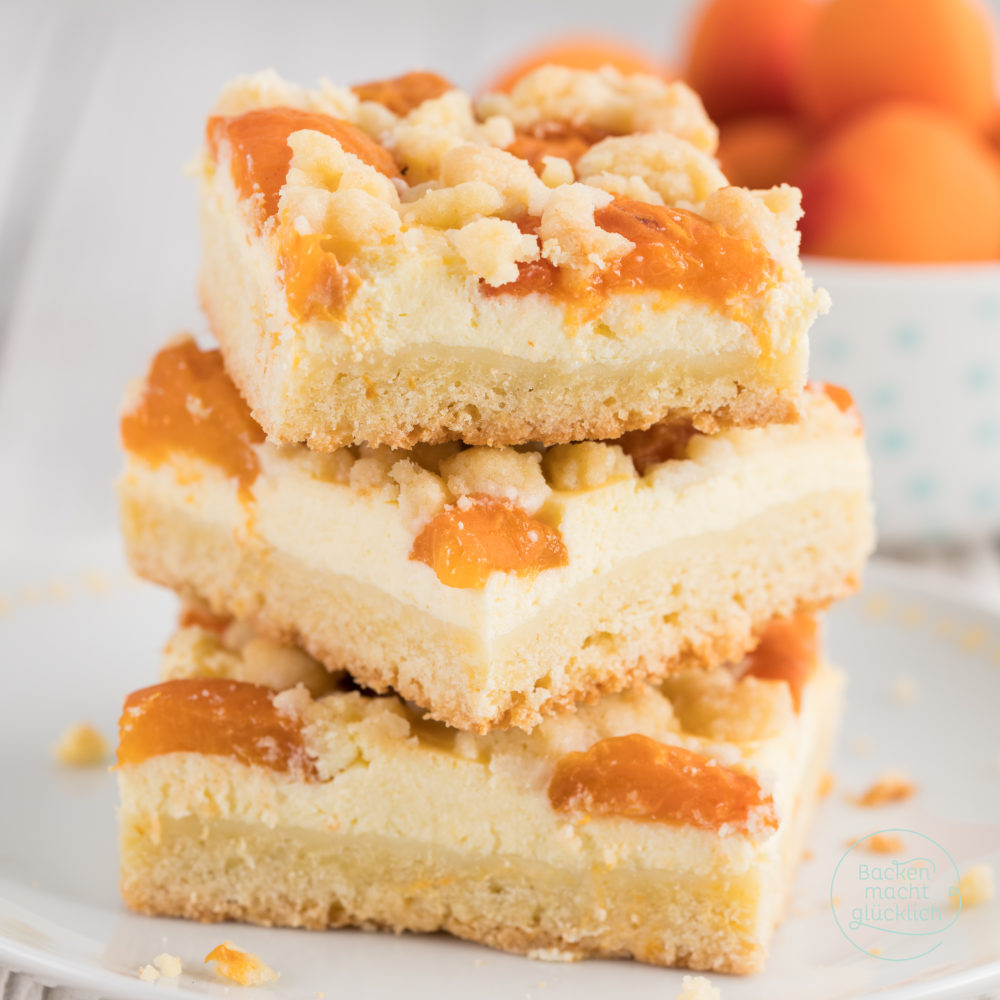 Aprikosenkuchen mit Streuseln und Quark