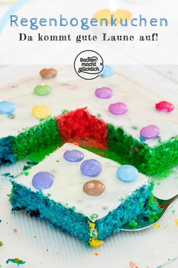 Dieser einfache Regenbogenkuchen aus Rührteig (Papageienkuchen) ist ein echter Hingucker: Kunterbunt und so lecker!