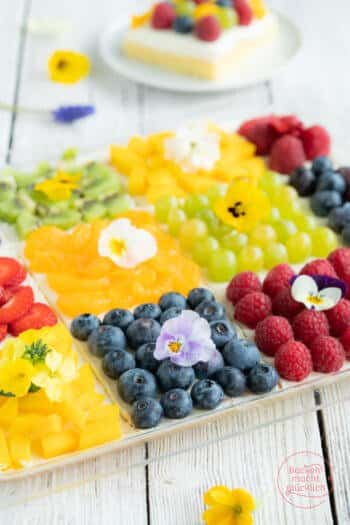 Blechkuchen mit Quark und Obst