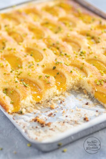 R&uuml;hrkuchen mit Pfirsichen