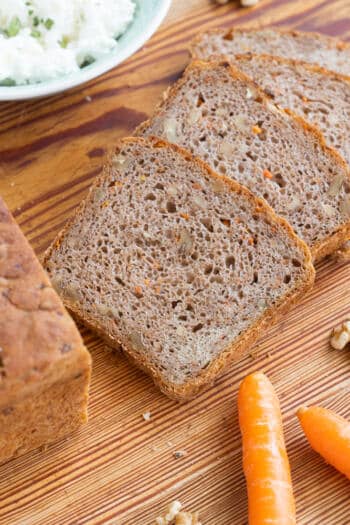 Karottenbrot mit N&uuml;ssen