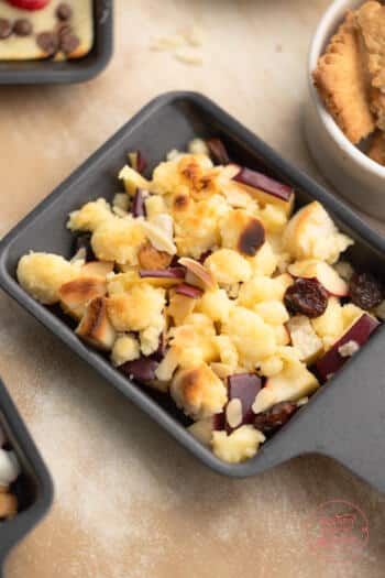 Raclette-Pfännchen Obst mit Streuseln als Raclette-Crumble