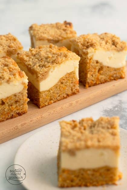 amerikanischer Karottencheesecake mit Streuseln