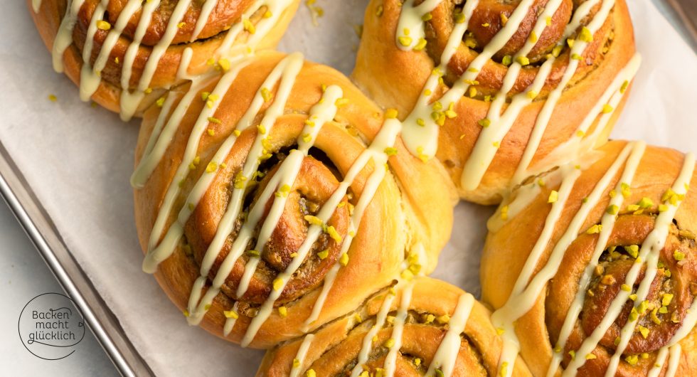 selbstgemachte Pistazienschnecken mit Pistazienglasur