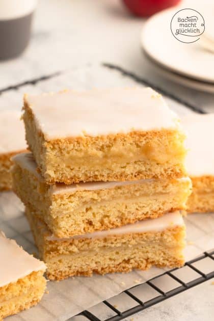 Apfelkuchen vom Blech mit Apfelmusfüllung