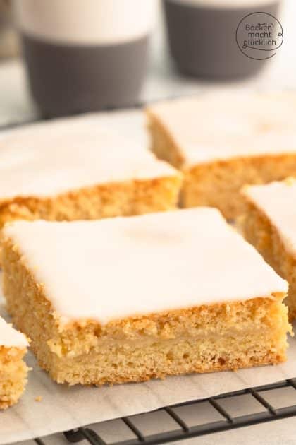 Apfelmuskuchen vom Blech mit Zuckerguss