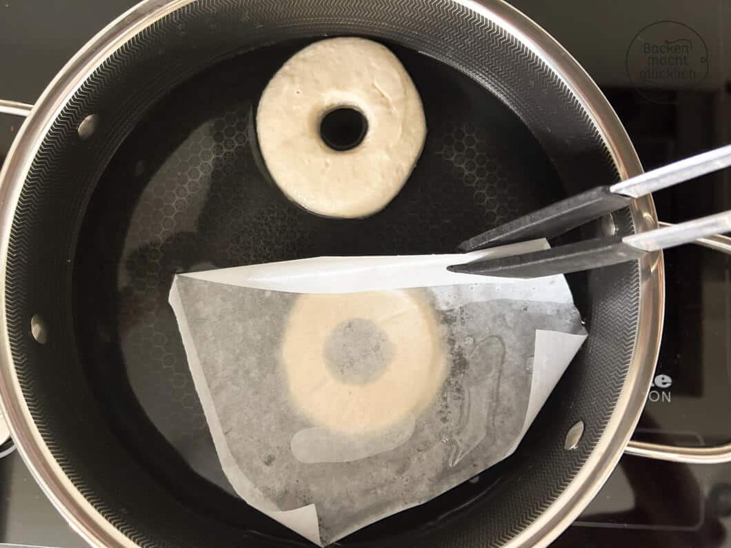 Rohe Bagels sieden lassen