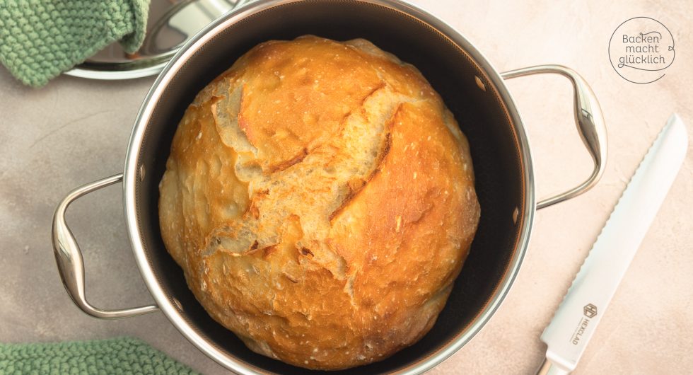 im Kochtopf gebackenes Weizenbrot mit wenig Hefe