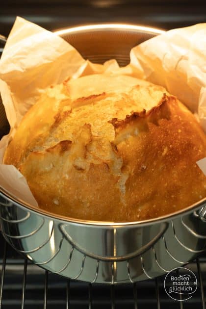 einfaches Brot im Kochtopf mit Deckel backen