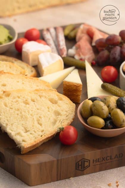 selbstgebackenes Brot für Charcuterie Board