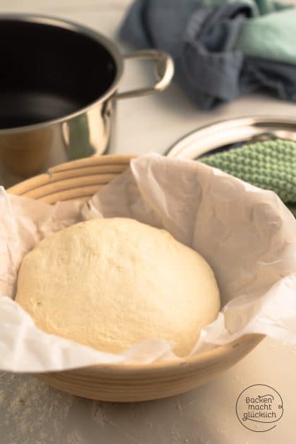 aufgegangener Teig für No Knead Bread mit frischer Hefe
