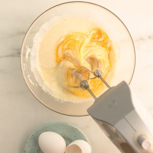 Pfannkuchenteig Eier unterrühren