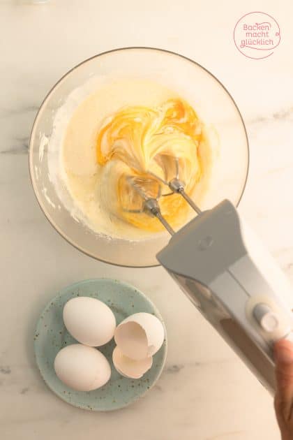 Pfannkuchenteig Eier hinzufügen