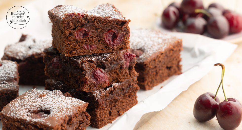 einige Stücke Schoko-Kirschkuchen vom Blech