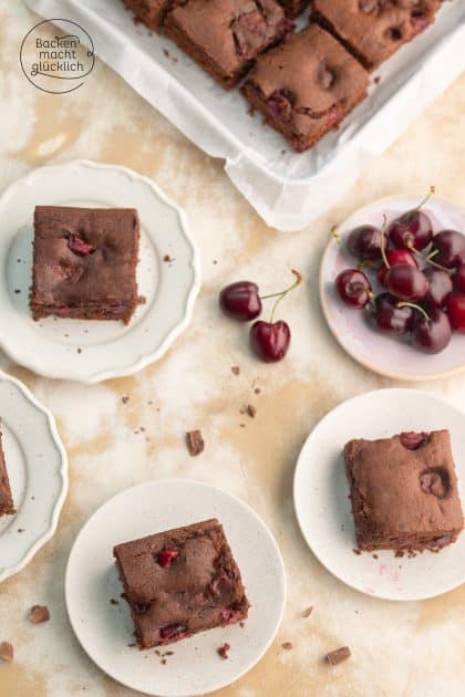 versunkener Schoko-Kirsch-Kuchen nach Omas Rezept als Blechkuchen