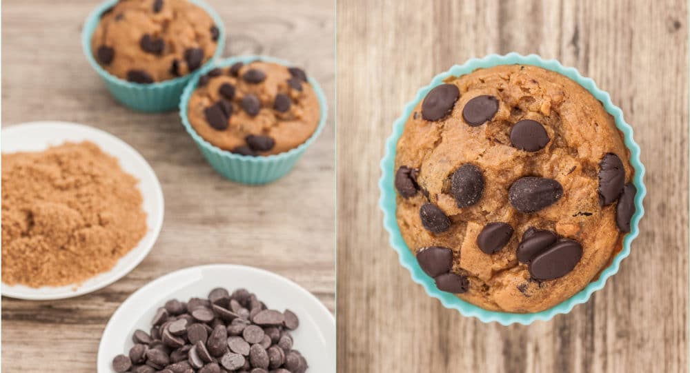 Auf der Suche nach gesunden und fettarmen Muffins? Dieses Rezept für saftige Bananen-Schoko-Muffins ohne weißen Zucker ist super einfach. Total lecker! #muffins #lowfat #bananenmuffins #kokosblütenzucker #backenmachtglücklich
