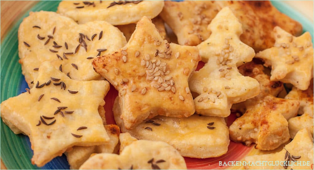 Einfache K&auml;se-Cracker, die immer gut ankommen! Das herzhafte K&auml;segeb&auml;ck ist perfekt f&uuml;r Partys & Buffets.