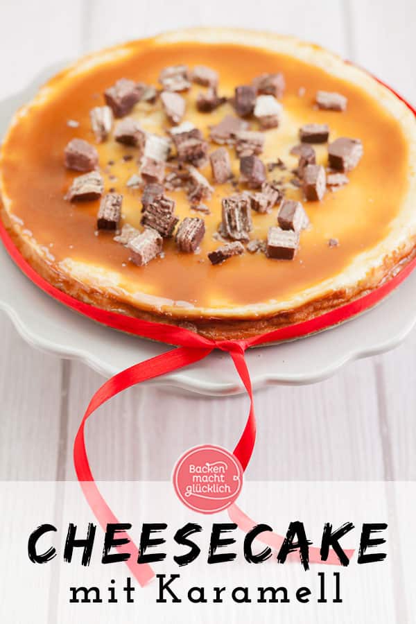 Tolles Rezept f&uuml;r einen perfekten amerikanischen Karamell Cheesecake. Der K&auml;sekuchen mit Karamell und Kekstopping wird herrlich cremig, sahnig und kompakt &ndash; genau wie ein american Cheesecake sein soll.