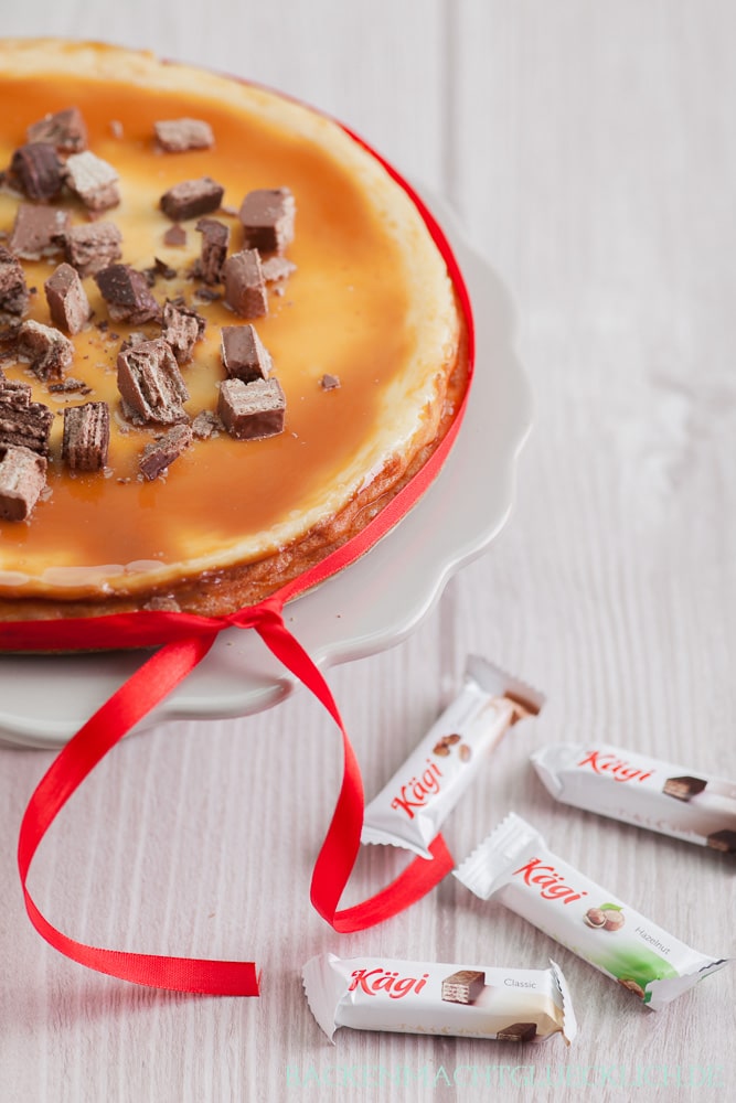 Tolles Rezept f&uuml;r einen perfekten amerikanischen Karamell Cheesecake. Der K&auml;sekuchen mit Karamell und Kekstopping wird herrlich cremig, sahnig und kompakt &ndash; genau wie ein american Cheesecake sein soll.