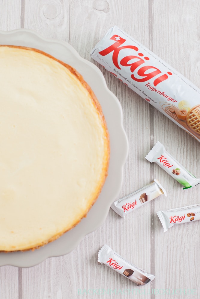 Tolles Rezept f&uuml;r einen perfekten amerikanischen Karamell Cheesecake. Der K&auml;sekuchen mit Karamell und Kekstopping wird herrlich cremig, sahnig und kompakt &ndash; genau wie ein american Cheesecake sein soll.