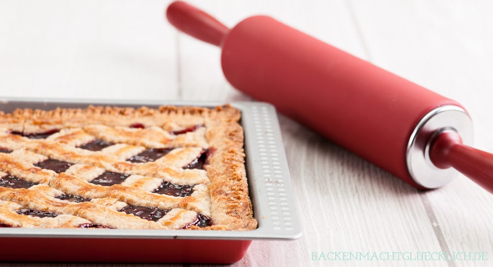 Einfaches Rezept für Original Linzer Torte. Saftig, fruchtig, mürbe - so wie der Linzer Kuchen sein muss