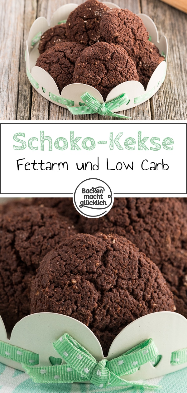 Fettarme, kohlenhydratarme Schokoladenkekse ohne Zucker klingen wie ein Widerspruch in sich. Aber diese Low Carb Schokokekse sind genau das. Dar&uuml;ber hinaus schmecken die zuckerfreien Kekse auch noch richtig lecker.