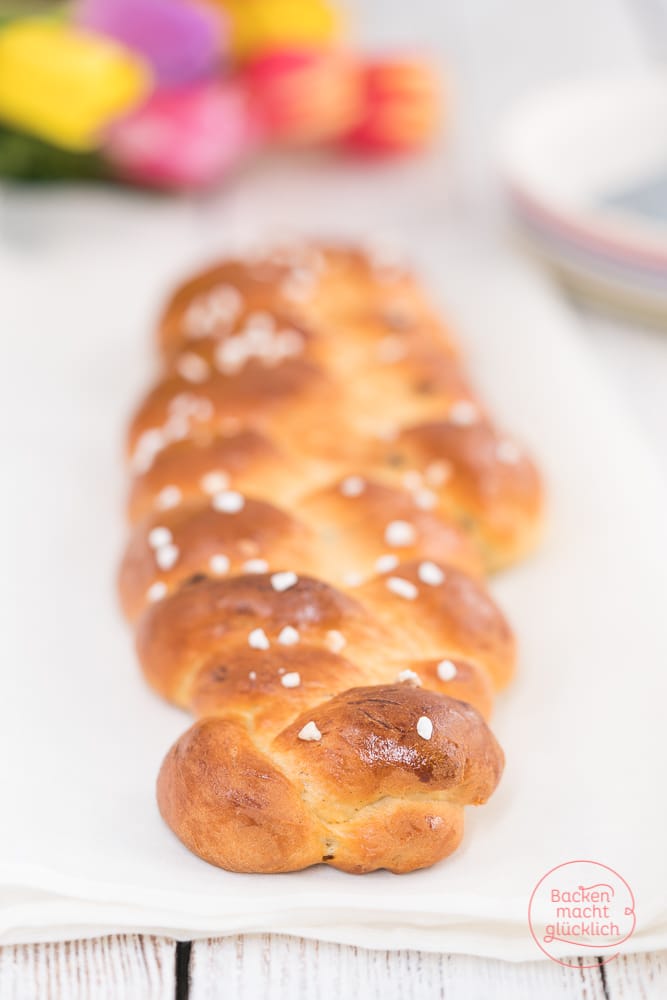 Super einfaches Hefezopf-Rezept, das garantiert gelingt! Mit Schritt f&uuml;r Schritt Anleitung zum Hefezopf flechten wie ein Profi.