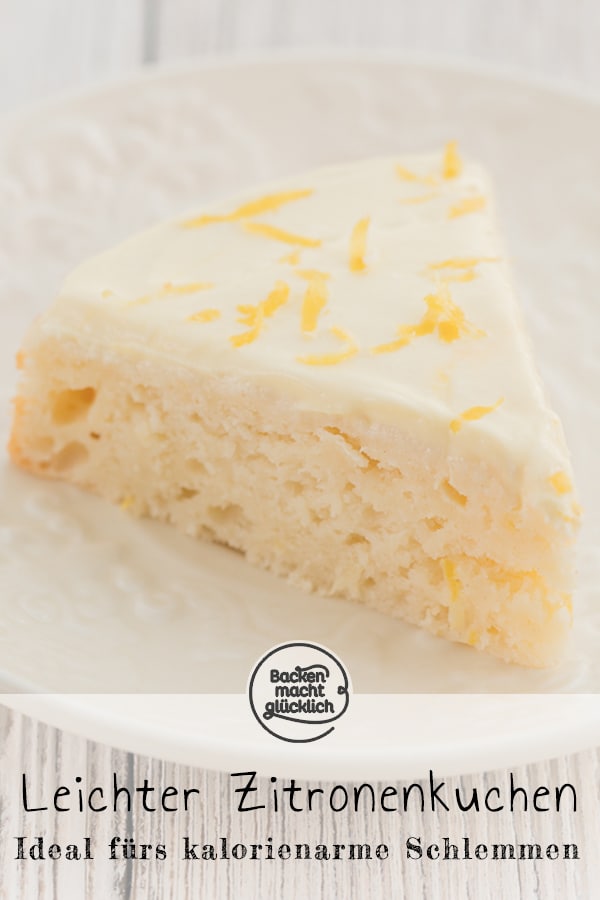Fluffig, erfrischend, angenehm süß und leicht säuerlich: Dieser zuckerfreie Zitronenkuchen mit extrem wenig Fett ist ein wunderbarerer kalorienarmer Sommerkuchen! Statt massenhaft Zucker, Butter und Eiern stecken im kalorienarmen Zitronenkuchen unter anderem fettarmer griechischer Joghurt, Eischnee und Xylit oder Erythrit. Das Ergebnis ist erstaunlich köstlich ? !