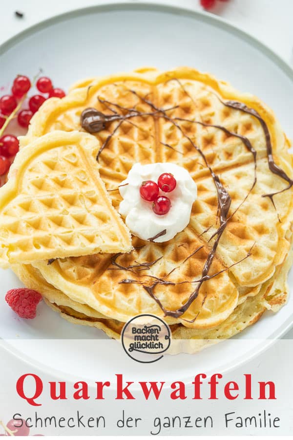 Diese Quarkwaffeln gehören definitiv zu den besonders fluffigen und saftigen Waffeln. Das einfache Rezept für die Waffeln mit Quark könnte ein neues Lieblingsrezept für die ganze Familie sein: schnell, simpel, lecker!