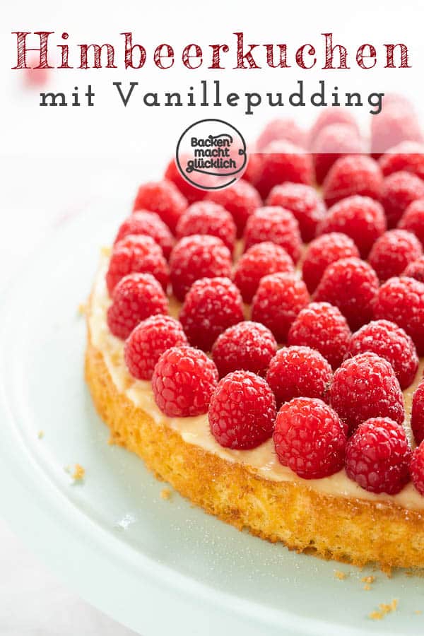 Wie wäre es mal mit einem köstlichen Himbeer-Pudding-Kuchen? Dieses super einfache Rezept für Himbeerkuchen mit Biskuit und leckerem Vanillepudding kommt wirklich bei jedem gut an! #himbeerkuchen #himbeeren #kuchen #einfach #himbeerkuchenmitpudding #backenmachtglücklich