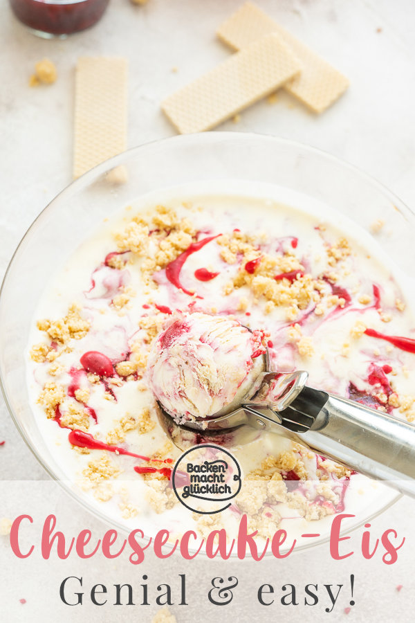 Wer Käsekuchen und Eis liebt, wird diese Cheesecake Eiscreme lieben! Das Lemon Cheesecake Eis funktioniert ohne Eismaschine und wird trotzdem cremig. Ihr werdet sehen: Ben and Jerrys Eis selbermachen ist super einfach! #backenmachtglücklich #eis #rezept #cheesecake