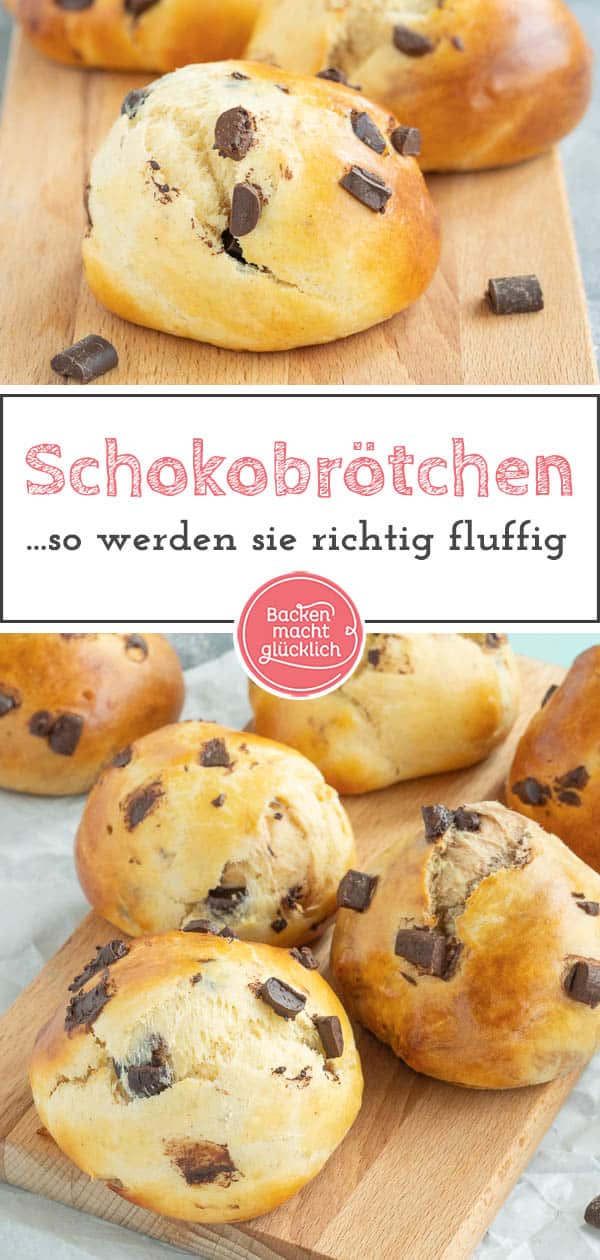 Echt genial: Die Milchbrötchen mit Schokodrops sind blitzschnell gebacken und kommen bei Klein und Groß super gut an. Der Teig für die Schokobrötchen mit Hefe muss nur 20 Minuten gehen und ist danach schon fertig zum Backen! #schokobrötchen #hefe #milchbrötchen #kinder #backenmachtglücklich