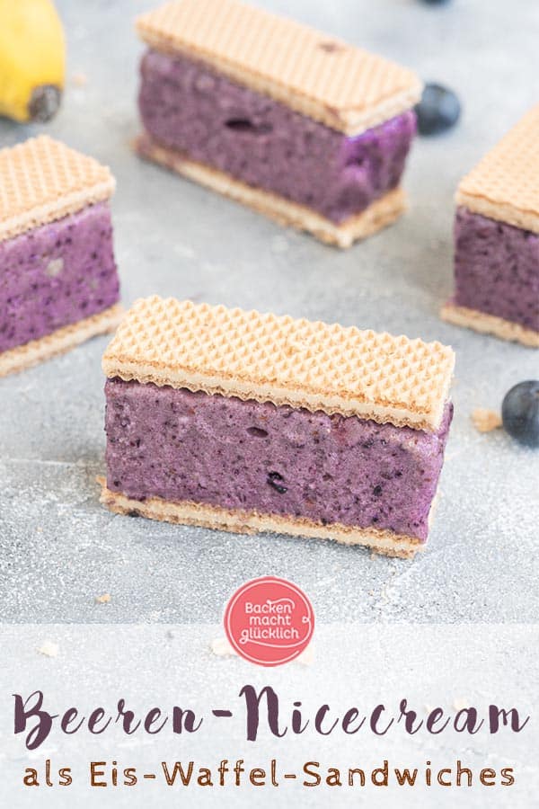 Waffel-Eis-Sandwiches selbermachen ist überhaupt nicht schwer. Mit diesem Nicecream Sandwich Rezept habt ihr im Nu einen erfrischenden, gesunden Sommersnack gemacht. #eis #rezept #nicecream #sommersnack #backenmachtglücklich