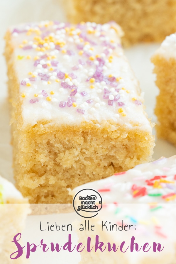 Sprudelkuchen vom Blech ist der perfekte Kuchen für Kindergeburtstage oder kleine Feiern. Der saftige Selterskuchen mit Mineralwasser im Rührteig kommt einfach immer gut an! #sprudelkuchen #selterskuchen #kindergeburtstag #backenmachtglücklich