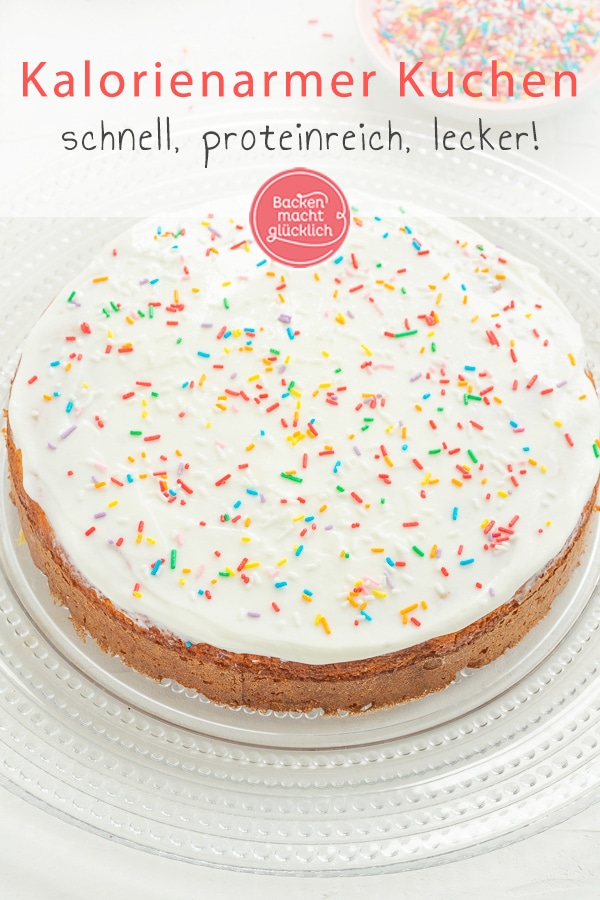 Mit dem kalorienarmen Vanillekuchen liegt ihr immer richtig! Der Fitnesskuchen hat weniger als 100 kcal pro Stück und passt perfekt in die Diät.