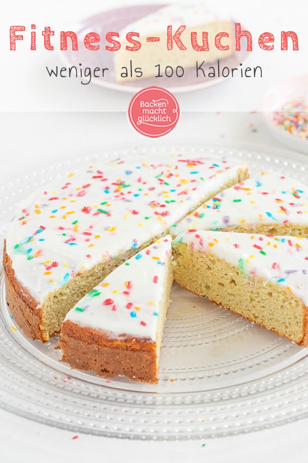 Mit dem kalorienarmen Vanillekuchen liegt ihr immer richtig! Der Fitnesskuchen hat weniger als 100 kcal pro Stück und passt perfekt in die Diät.