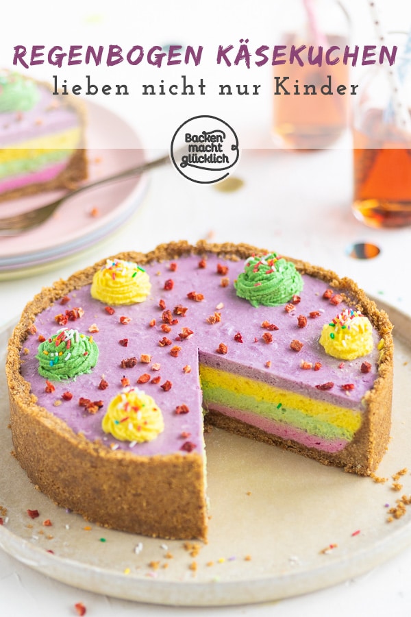 Bunter Käsekuchen: Mit diesem bunten Cheesecake ohne Backen macht ihr nicht nur Kinder happy! Der Regenbogen-Käsekuchen ohne Lebensmittelfarbe kommt immer gut an