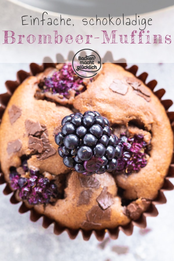 Köstliche, fruchtige Brombeer-Muffins mit Schokolade. Ein einfaches und schnelles Rezept für leckere Muffins mit Schokolade und frischen Brombeeren.