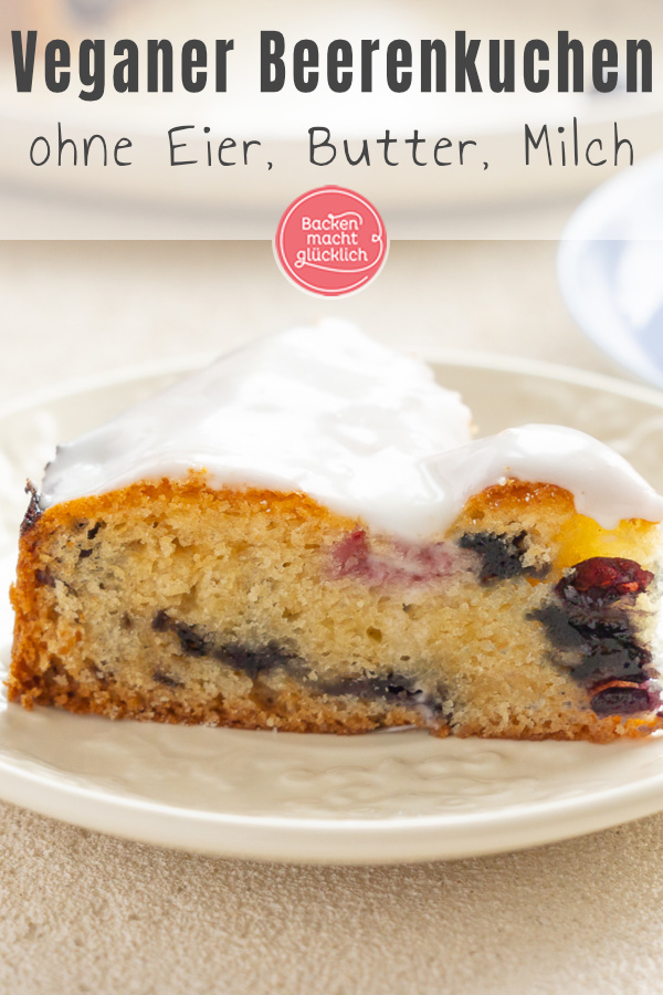 Lust auf einen blitzschnellen Sommerkuchen ohne Eier, Butter und Milch? Selbst wenn ihr weder Veganer noch Allergiker seid, solltet ihr dieses Rezept für veganen Beerenkuchen mal testen!
