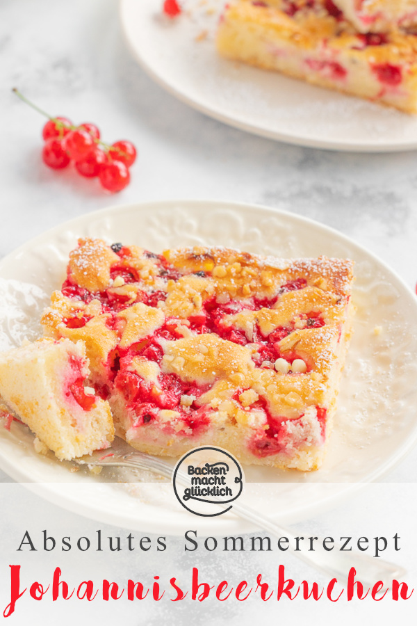 Dieser Johannisbeer-Kuchen ist die perfekte Kombination aus super saftigem Rührteig und säuerlichen Früchten. Der einfache Blechkuchen mit Johannisbeeren ist ein echtes Muss im Sommer.