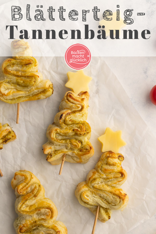 Herzhafte Tannenb&auml;ume mit Bl&auml;tterteig und Pesto sind ein tolles pikantes Fingerfood f&uuml;r Weihnachten.